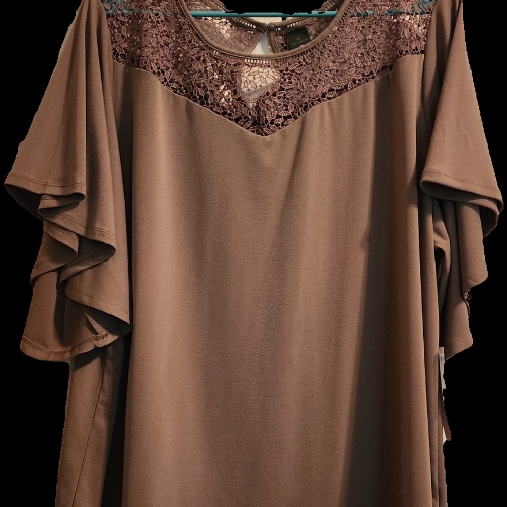 Short sleeved dress shirt